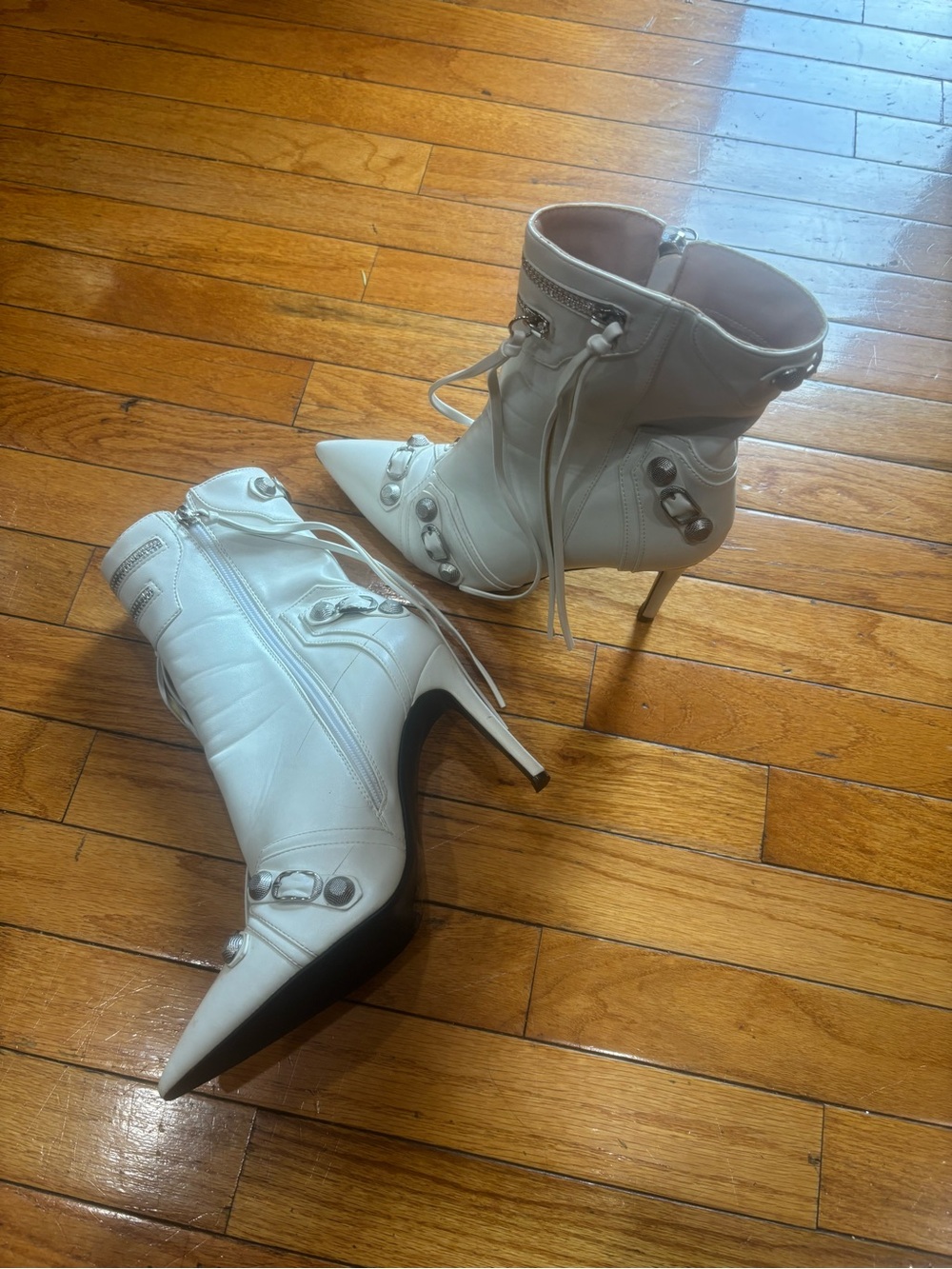 Azalea Wang Brooklyn-White Women’s Studded Ankle Pointed Toe Moto Style Boots 9